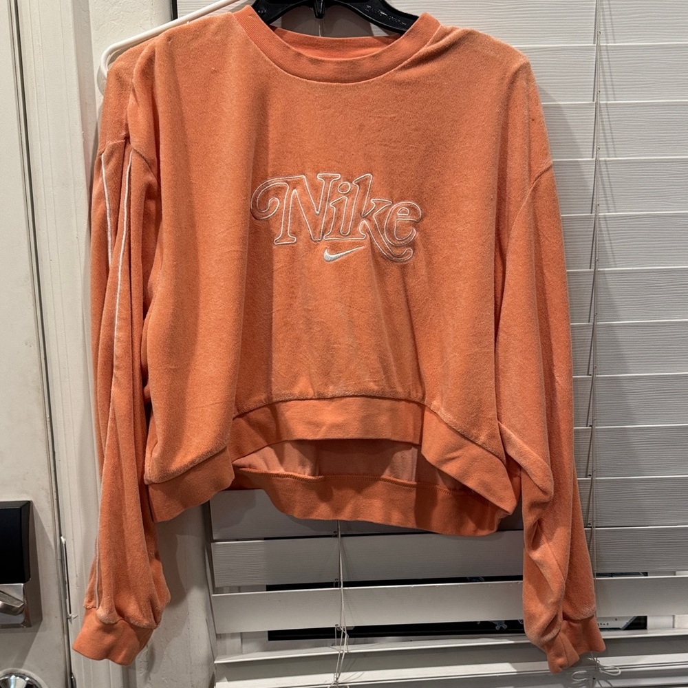 Nike Women's Cropped Spell Out Swoosh Terry Cloth Peach Crew Sweatshirt medium